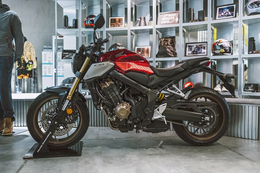 當(dāng)Honda遇上咖啡店與潮牌店，這波跨界顛覆你想象