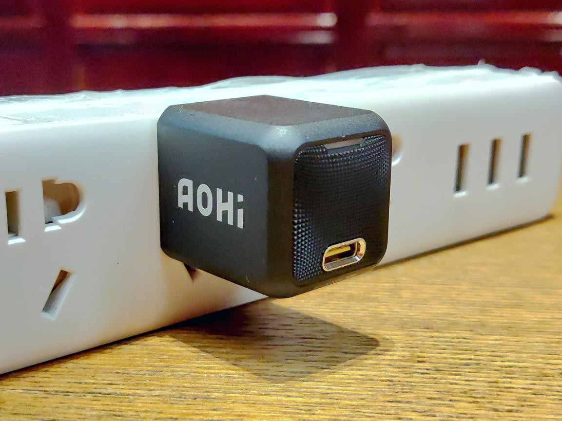 拇指般大小体积，AOHI Magcube 30W充电器上手体验