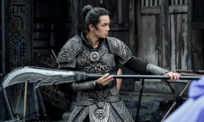 21岁童星吴磊自曝长胖10斤，难挡健硕肌肉，和童年样子大不同