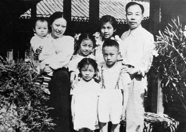 萧华：一家4口被杀，39岁授上将，毛主席：你我都犯杀气