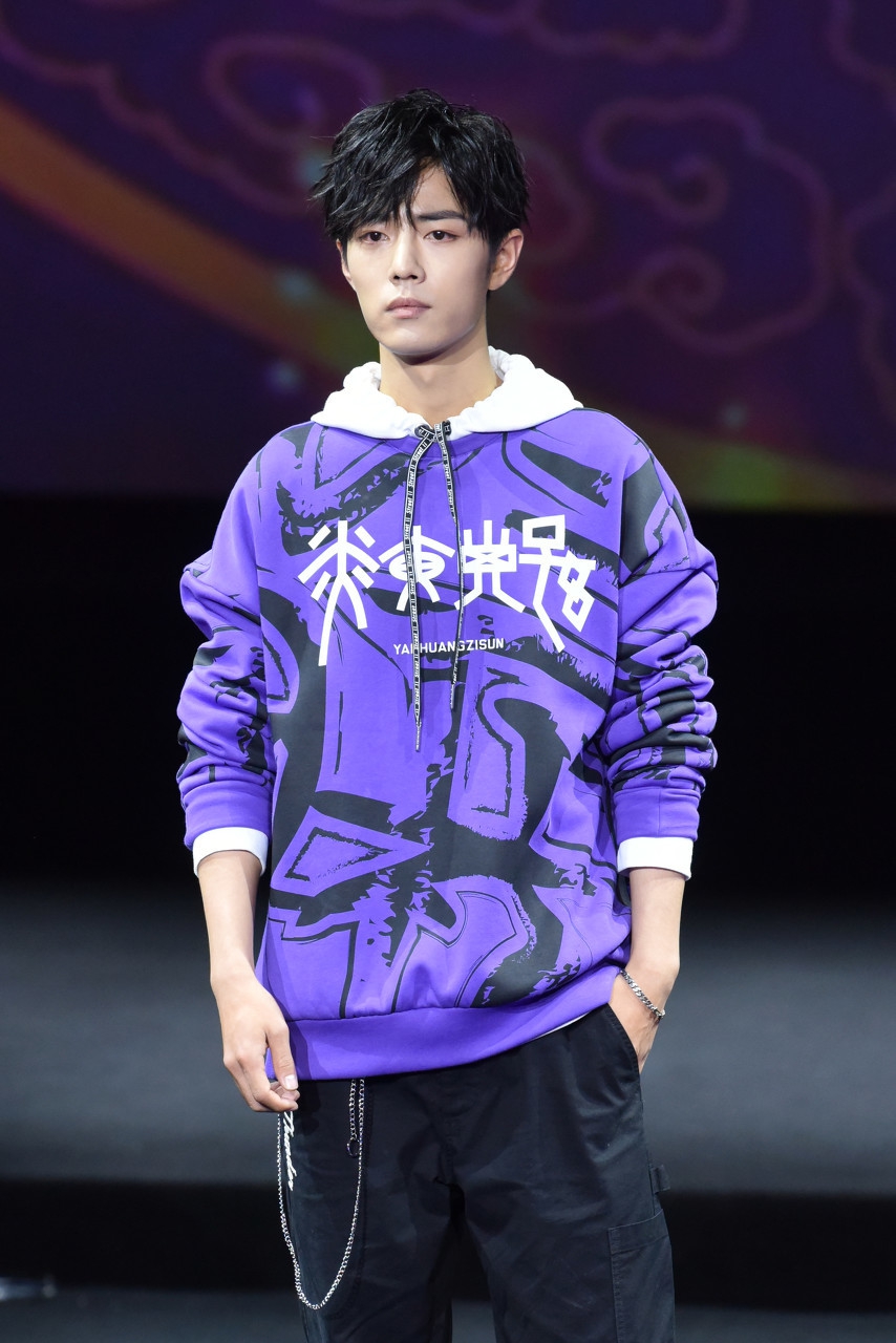 肖战亲手给自己铲了最后一抔土