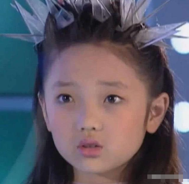 有种逆袭叫“童星长大”，谢飞机变帅，莫小贝