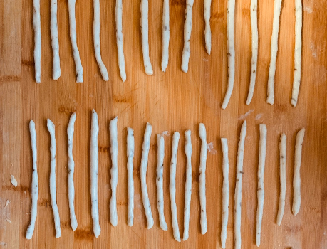 图片[5]-茴香小酥条的做法 色泽金黄口感香酥脆-起舞食谱网
