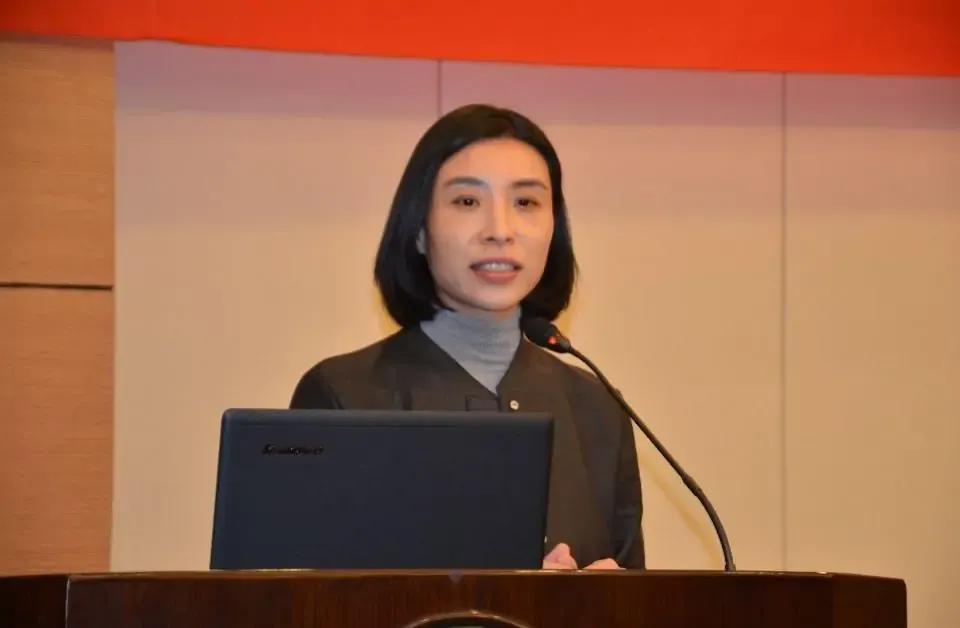 阿里巴巴吞下申通，“快递女王”套现百亿离场，网友：传奇的一生