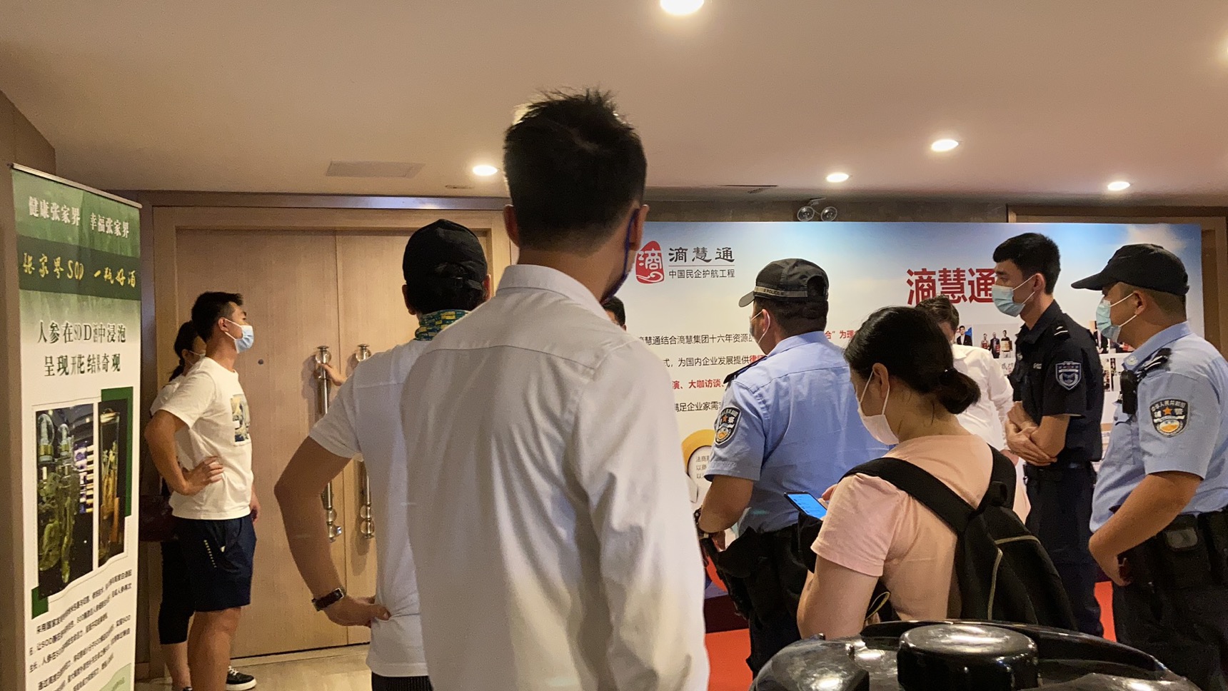 高度强律师进派出所了，玩起了“拆东墙补西墙”