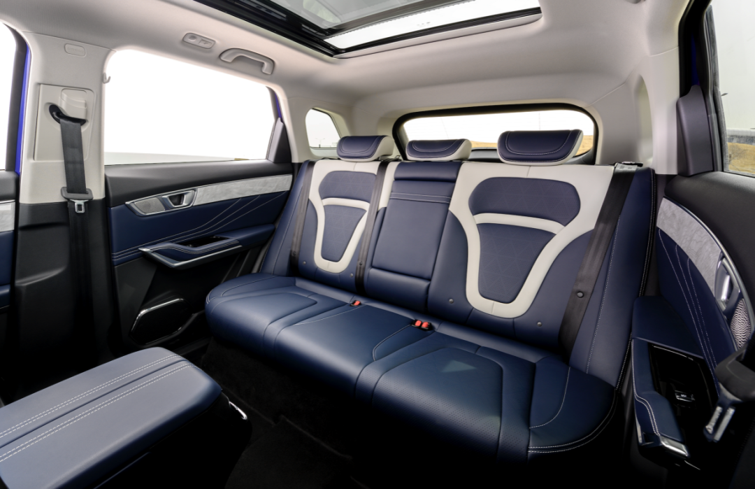 多了20项配置，奔腾T99机长版其实只比普通版顶配多花1万5