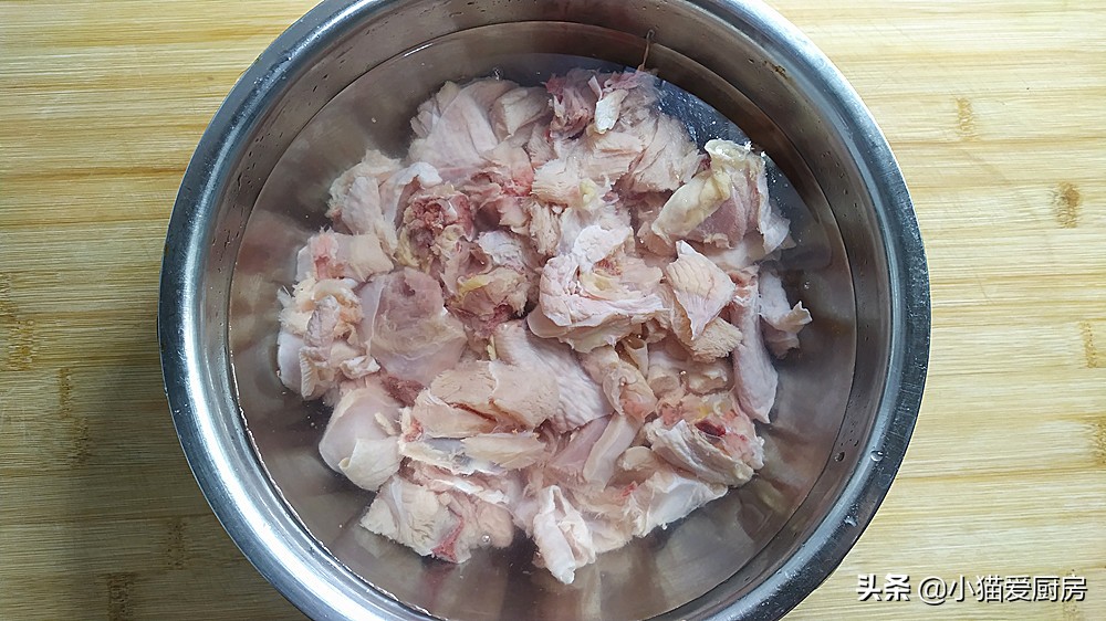 图片[4]-1块冬瓜加上半边鸡肉 不炒不炖 简单一腌 放锅一蒸 营养好吃-起舞食谱网