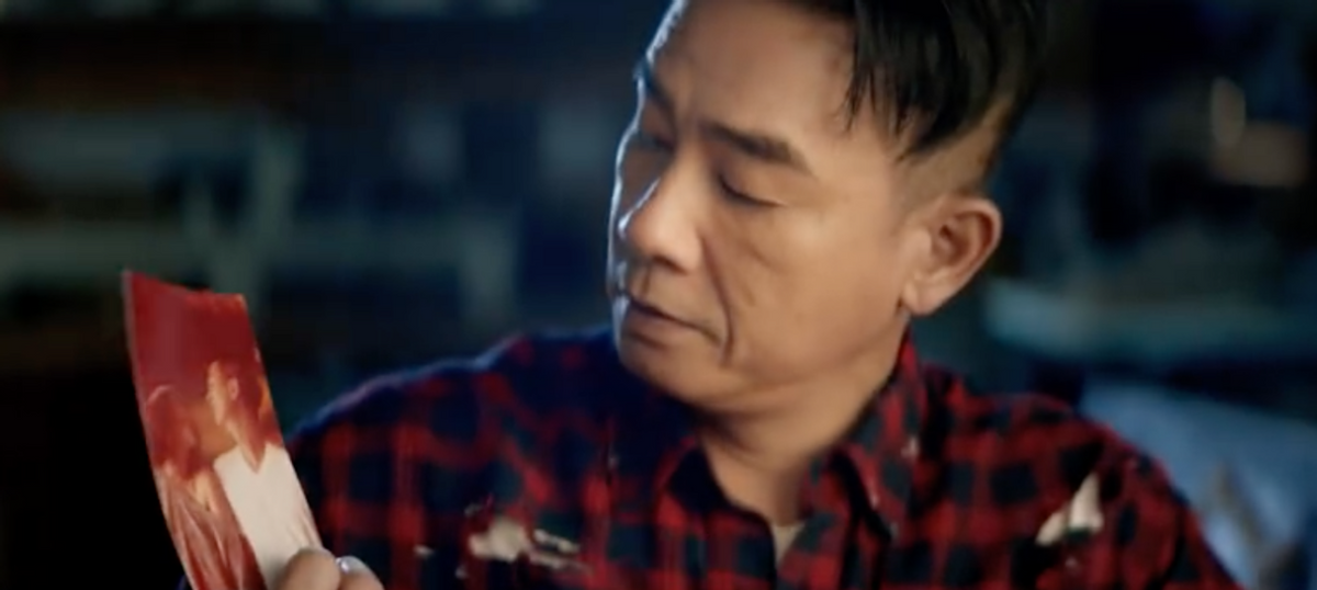 陈小春忘记婚纱照还认错儿子，应采儿皱眉苦笑，网友：要跪搓衣板