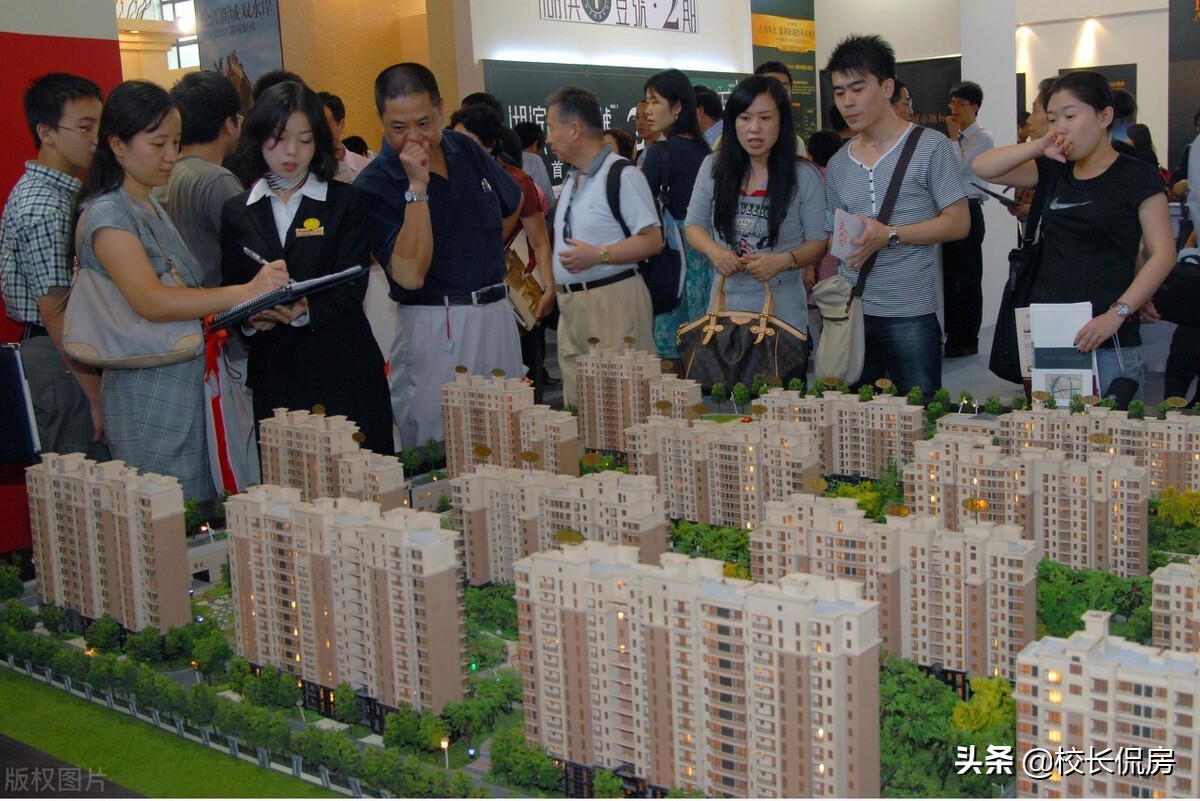 房产陷入“卖不掉买不起”的窘境？僵局如何打破，曹德旺一语中的