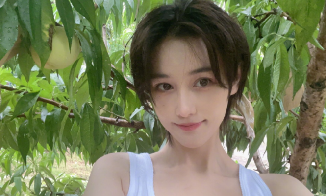 张馨予嫁人后点亮新技能，化身“种菜小能手”，豪宅花园变菜园