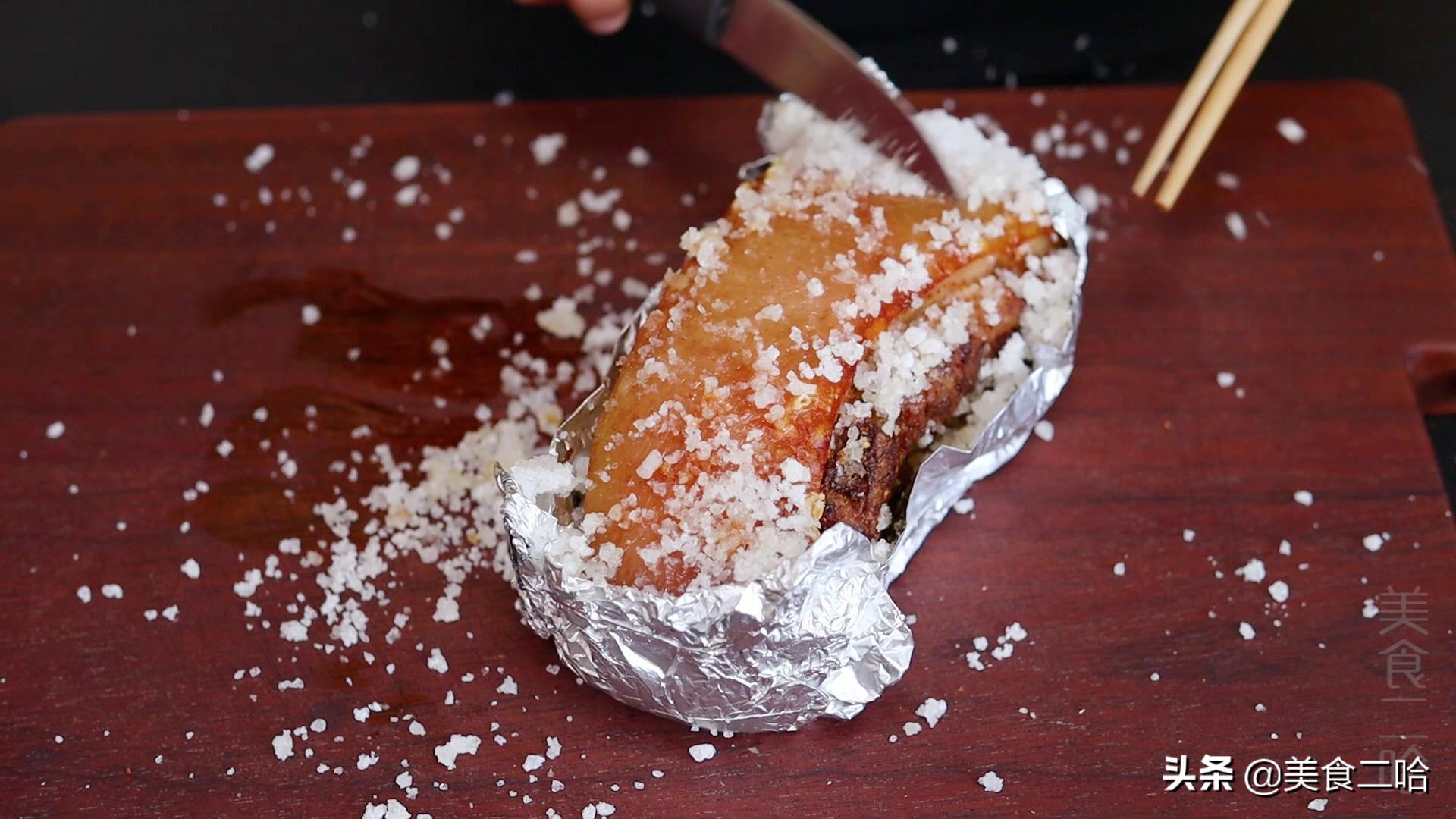 脆皮烤肉：原来烧烤店都是这么做的，酥香不油腻，配上啤酒超过瘾