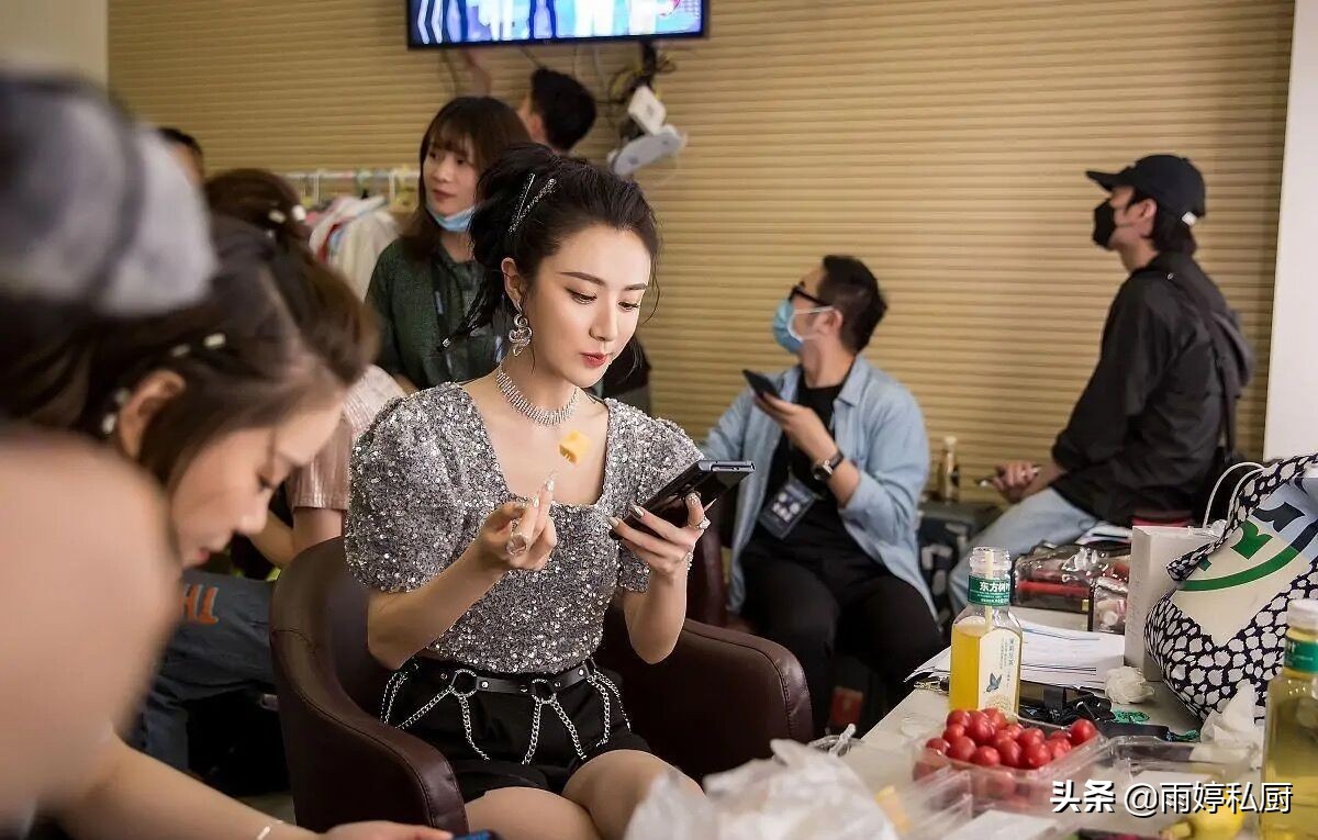 Osmund Ya takes Li Jiaqi 5 snacks of fire, bought buy again, also always eat insufficient, guess you to also like