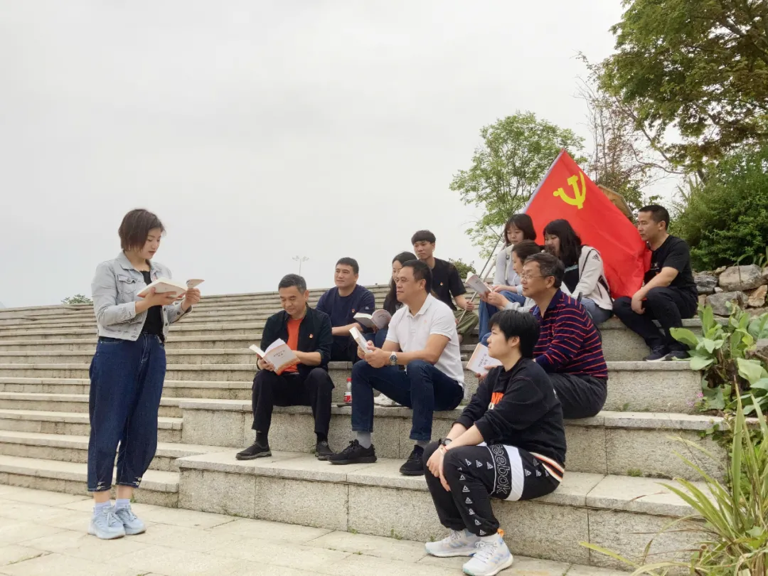 【教育整顿】找寻红色记忆,赓续革命精神——七星区检察院党支部第三党小组开展“学党史 忆先烈 践初心”活动