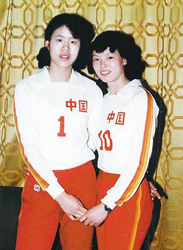 中国女排五连冠功臣，退役后因病去世，骨灰中