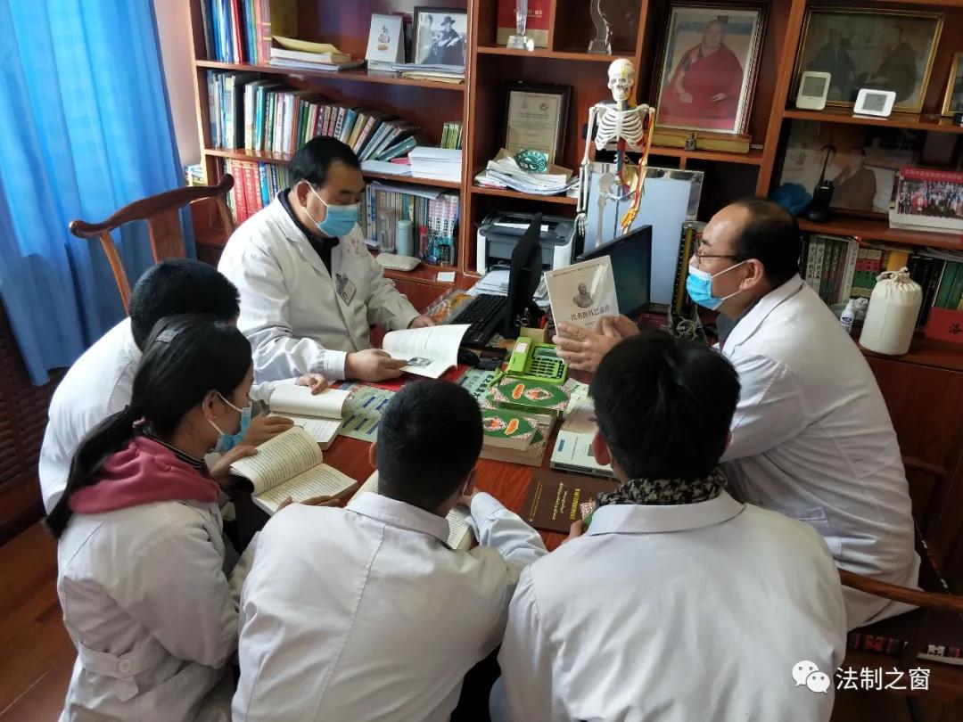 把藏医药文化传播到国内外的阿旺洛桑藏医博士