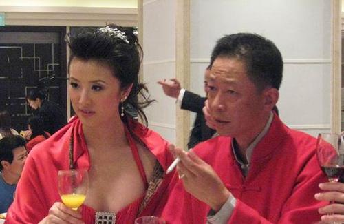 “无法”离婚的四位男星，每个老婆都是长相出众，还都有亿万身家