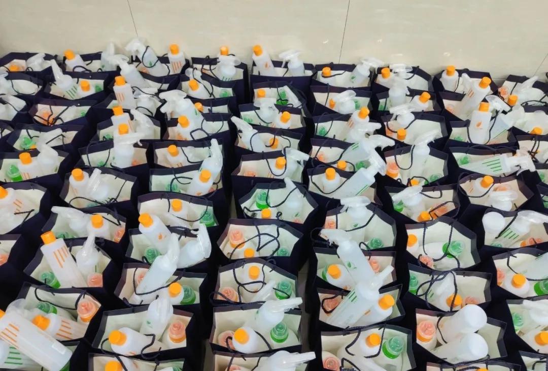 达州市职业高级中学高举办“三八妇女节”座谈会