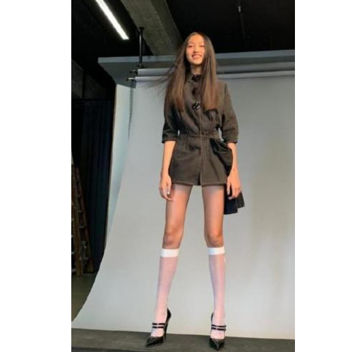 任達華女兒14歲身高180，繼承媽媽優質基因，超模氣質十足