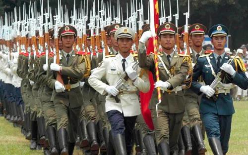 图片详解：建国以来，人民解放军经历的15次军服变迁发展历程