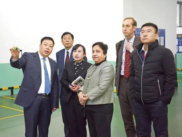 狠过刘强东！穷小子逆袭江苏新首富，坐拥2600亿身家
