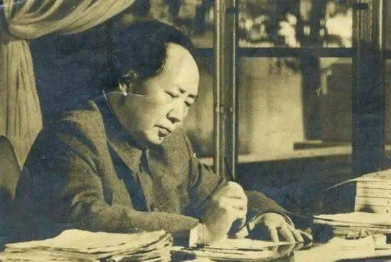 新中国的中医药事业从井冈山开启，毛主席大力倡导：中西医结合