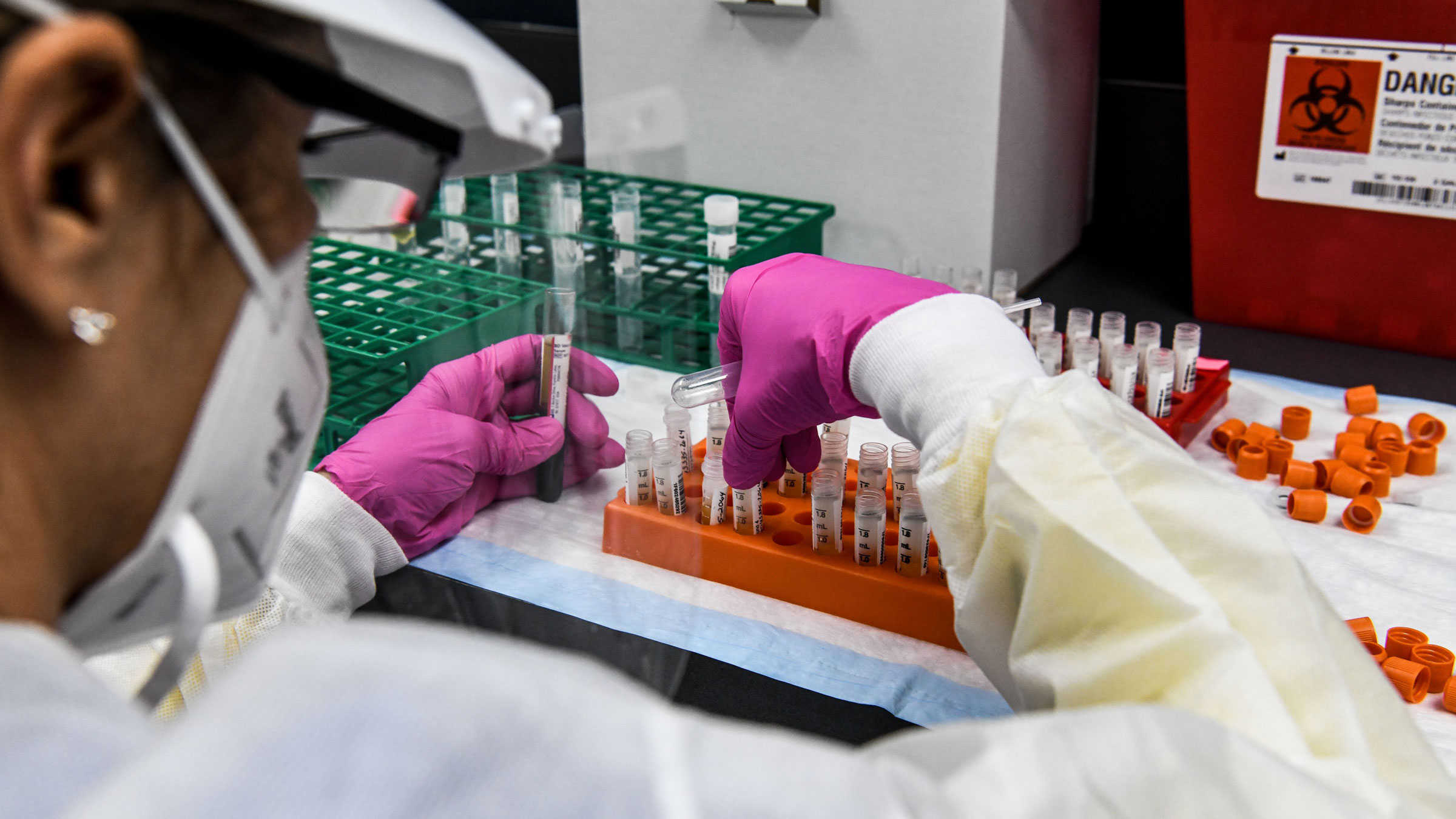 牛津疫苗试验，全面叫停！一接种者患上不知名疾病，遭遇重大挫折