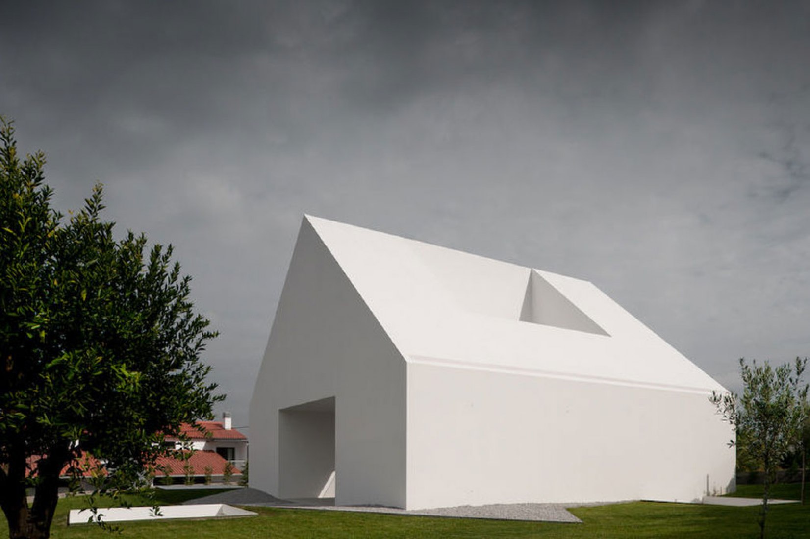 简约到极致的梦想白房子，Aires Mateus经典作品突破了时空界限