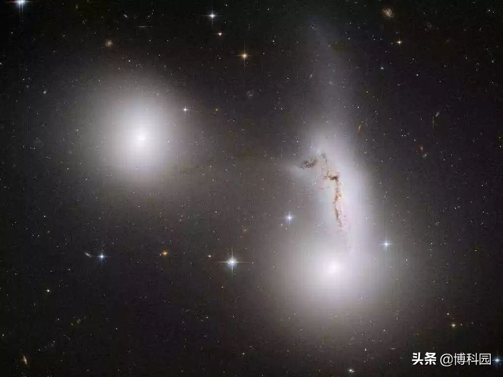 发现原始超星系团中，被嵌入两个新原始星系团，成已知宇宙最大