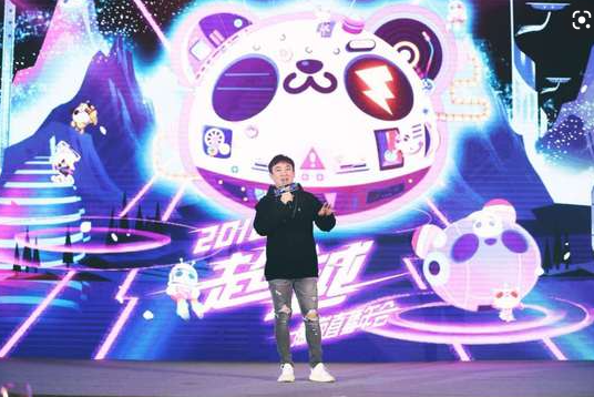 王思聪现身深圳，获辛巴1500万豪车接送，两人或