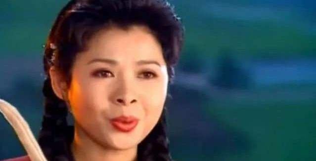 13次登春晚，唱红《十五的月亮》，58岁续写《春