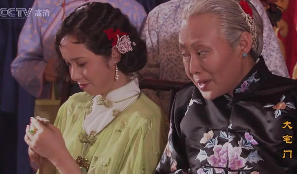 电视剧《大宅门》中，为什么英明一世的二老太