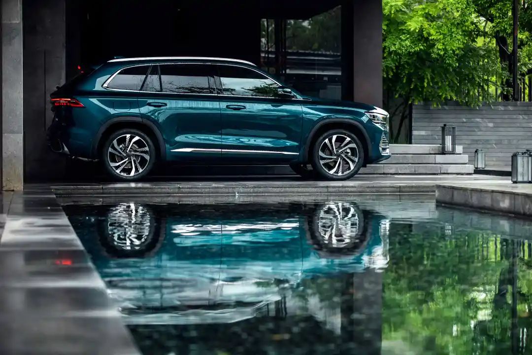 13万多起、全系2.0T、轴距超过2.8米，吉利星越L冲不冲？