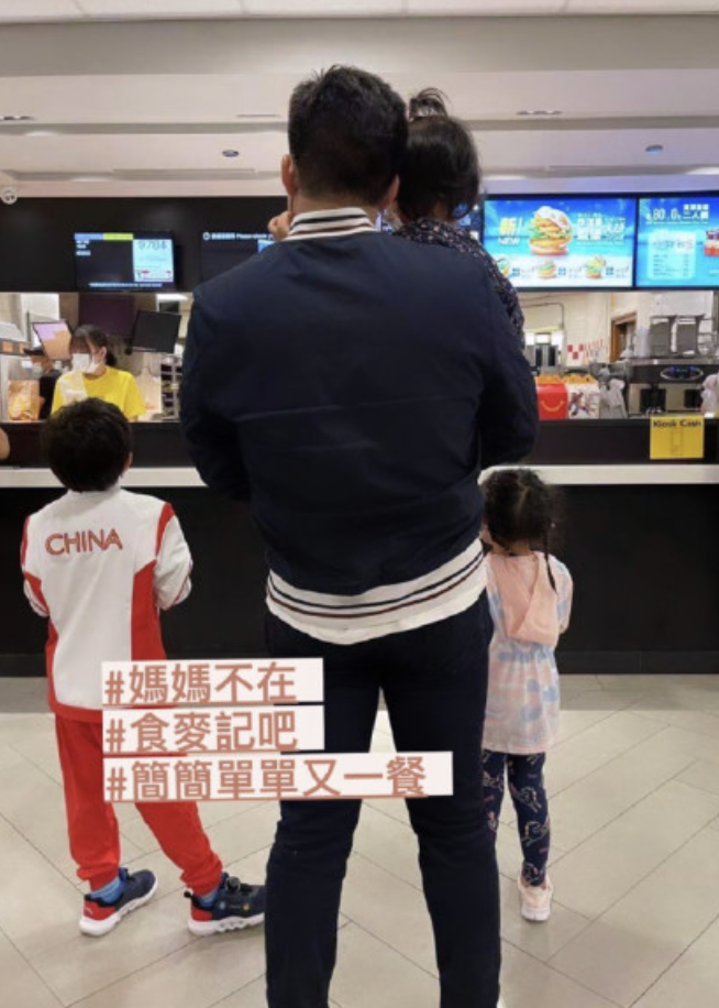 霍启刚三兄弟罕见同框，38岁二弟仍未婚，33岁小弟颜值超高