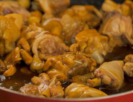 图片[4]-粤菜经典之沙姜鸡 掌握技巧嫩滑鲜香还不腥 比白切鸡好吃多了-起舞食谱网