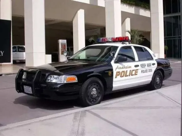 警車高速追擊坦克！為什么美國警車的性能都必須如此強(qiáng)悍？