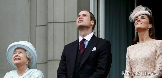 威廉王子和凯特尽职尽责，女王倍感骄傲，赞不
