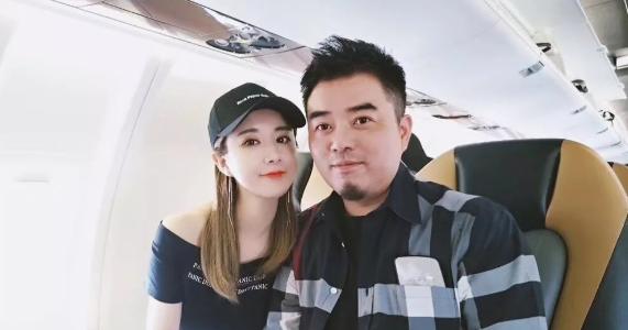 薇娅下班被600万豪车接走，幕后老板就是老公，