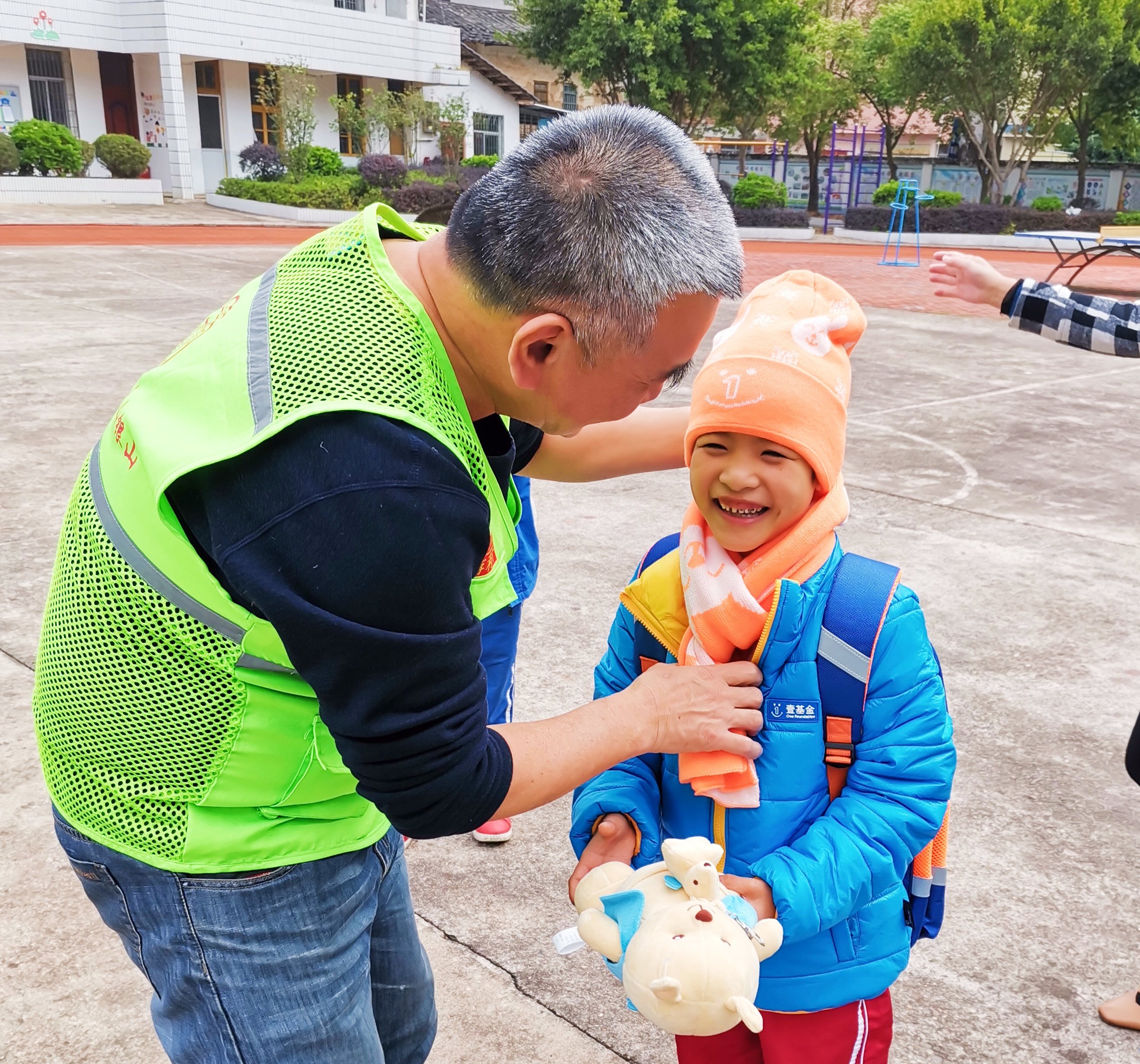 爱心暖冬日，情系壹家人
