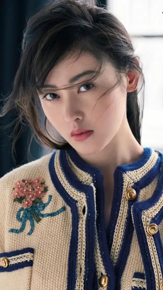 她们做自媒体月入过万，对常人来说就是神话，人应该懂得自省