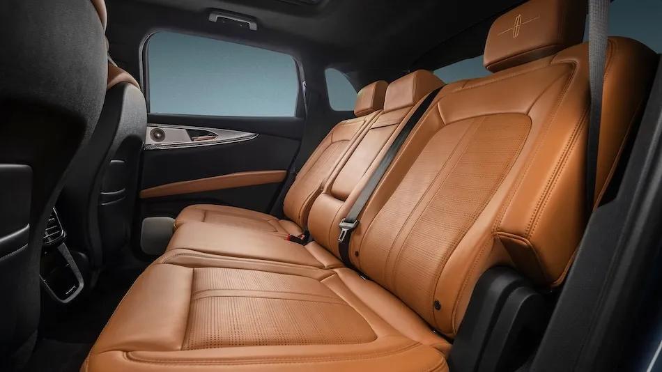 林肯航海家对比沃尔沃XC60，30多万的豪华中型SUV选谁？