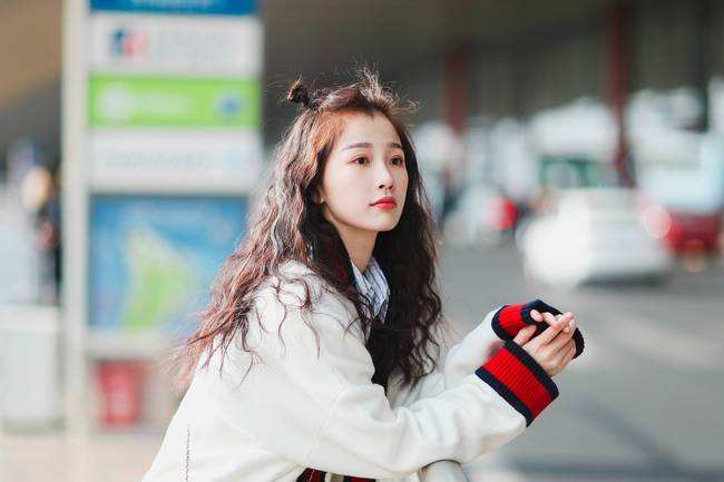 《青你2》官宣重磅嘉宾，李宇春做客总决赛，暗示刘雨昕夺C位？