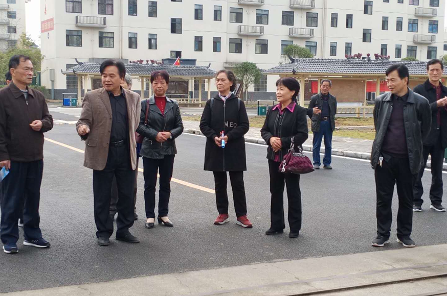 沅陵县人大常委会机关举行重阳节老干部活动
