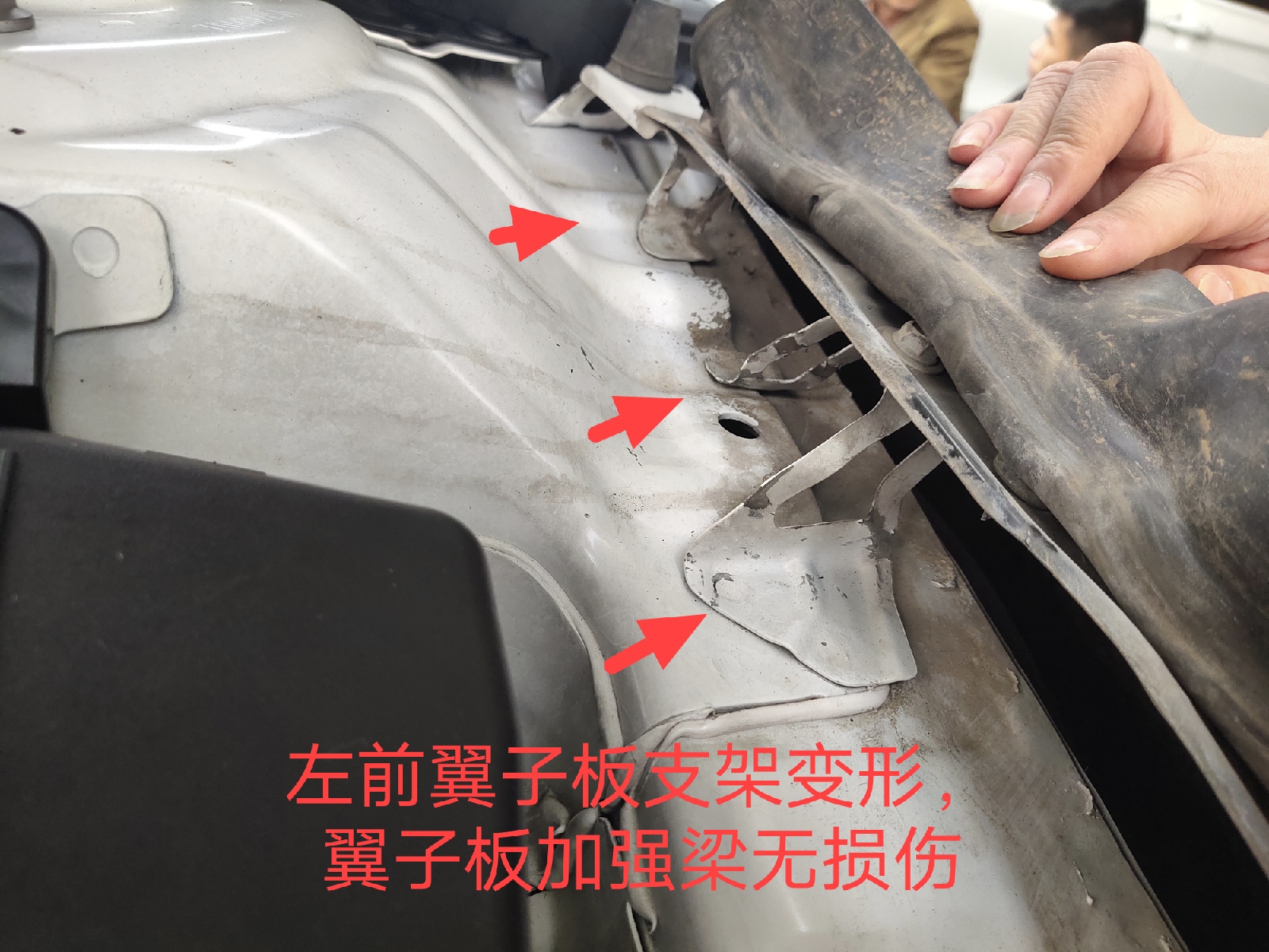 車(chē)輛沒(méi)事故卻爆氣囊，是我們?cè)u(píng)估師瞎說(shuō)嗎？來(lái)看這個(gè)地方