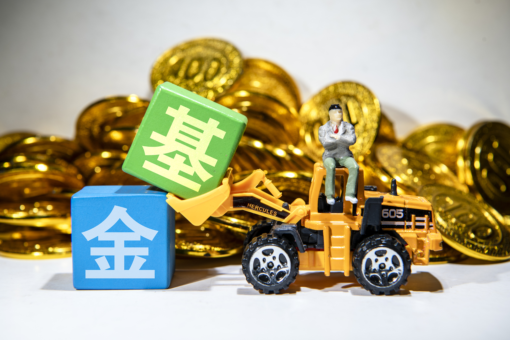 “最慘基金經理”誕生記：重倉高位抱團股，上任14天虧掉10億