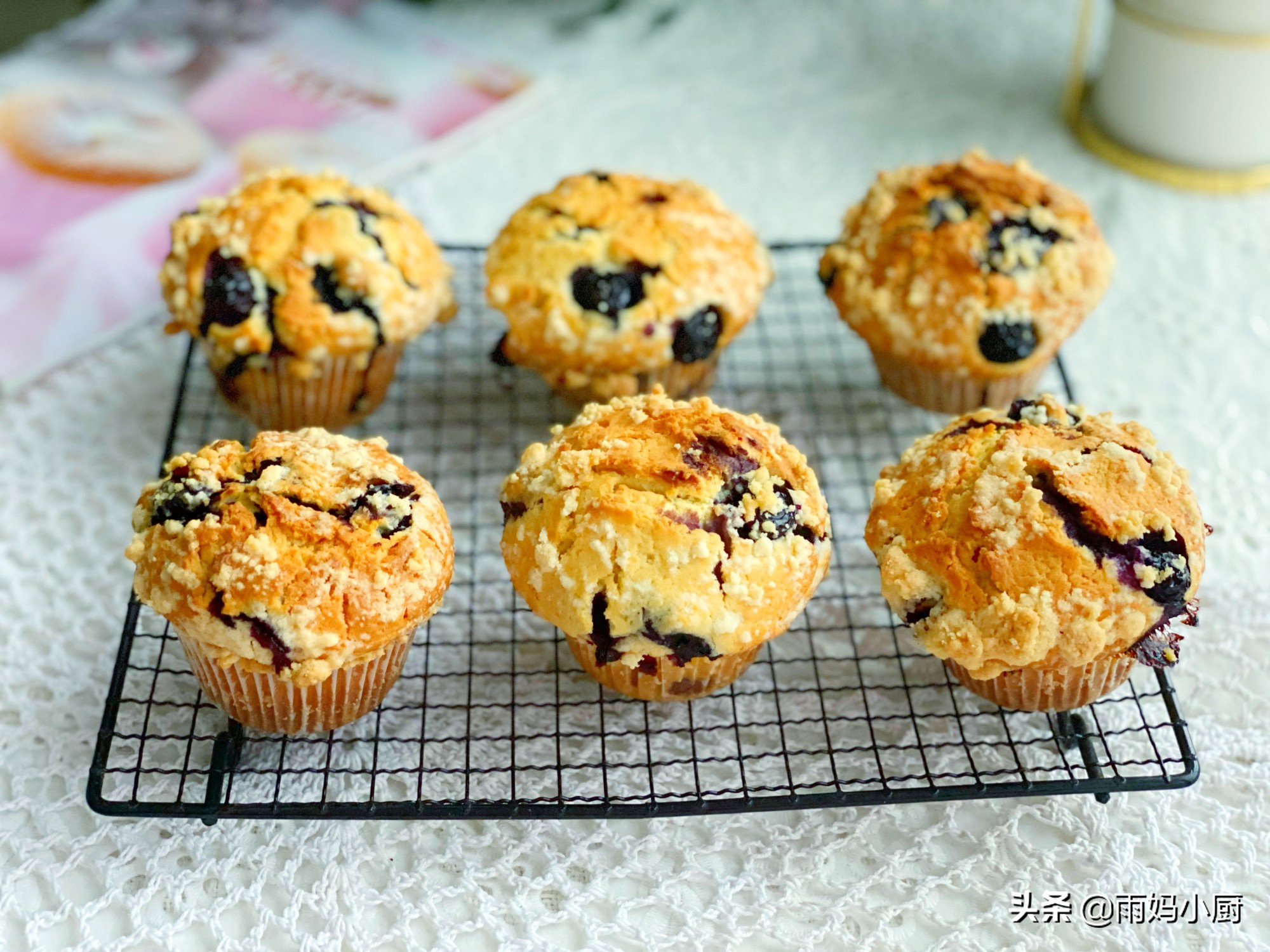 10分钟搞定，爆浆蓝莓麦芬蛋糕，外酥里软又美味，秒杀蛋糕店