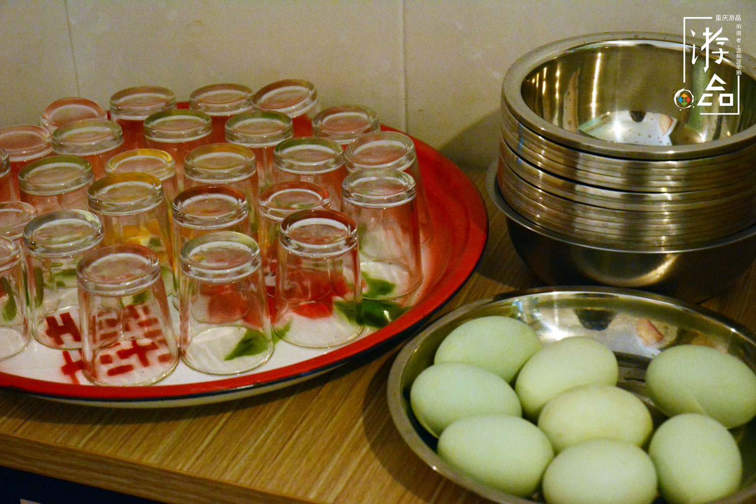 在重庆吃菠菜面条，没有肉却比小面还贵，老板每天限量供应