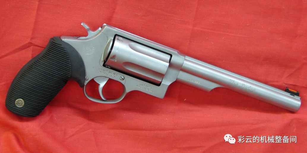 兼容手枪弹和霰弹的“判官”转轮手枪为何在美