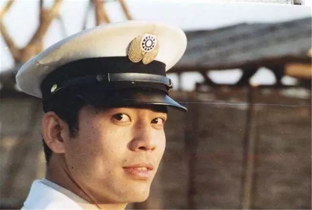“赵政委”何政军为何恩爱29年零绯闻，大学好友道出答案