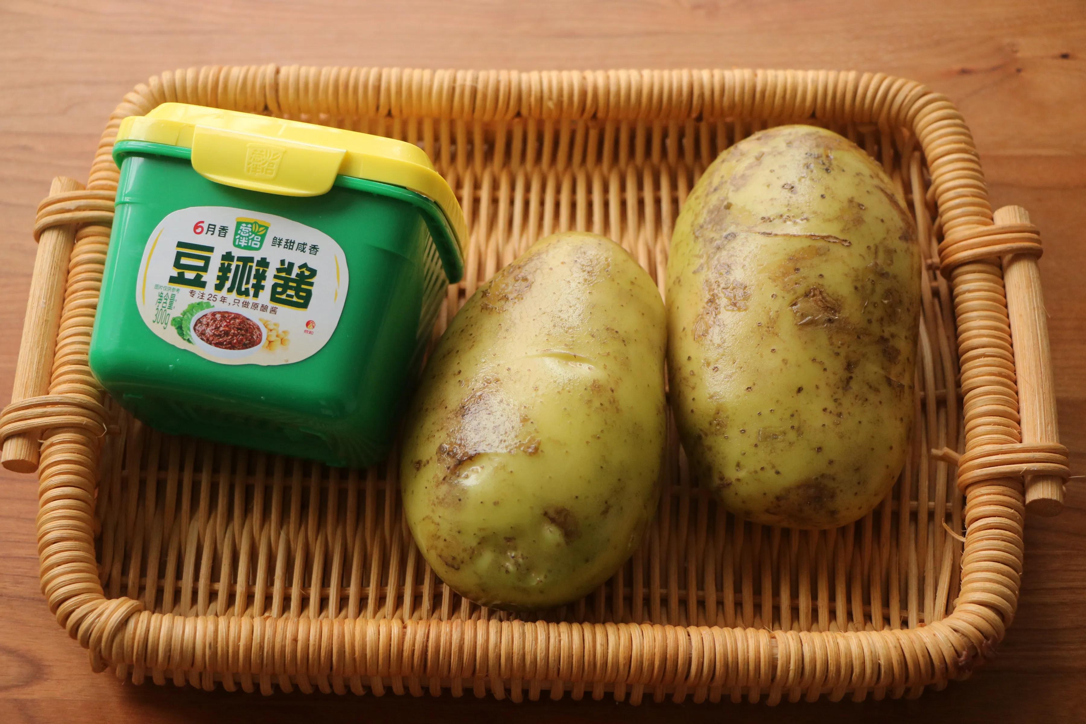 土豆簡單做一做，當飯又當菜，軟爛入味，入口即化，比紅燒還過癮