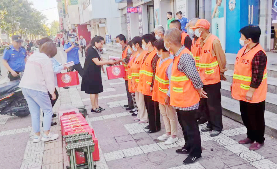 “我为群众办实事”华阴市文化和旅游局开展“助力环卫工人实现微心愿”活动
